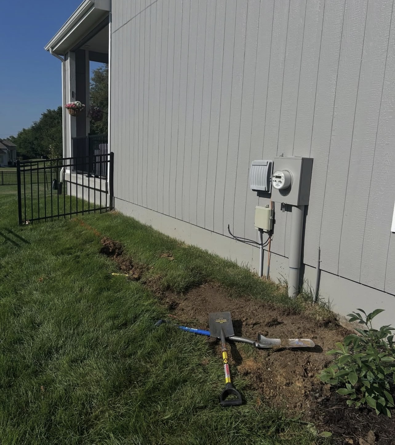 Plant Bed and Mulch Refresh before image
